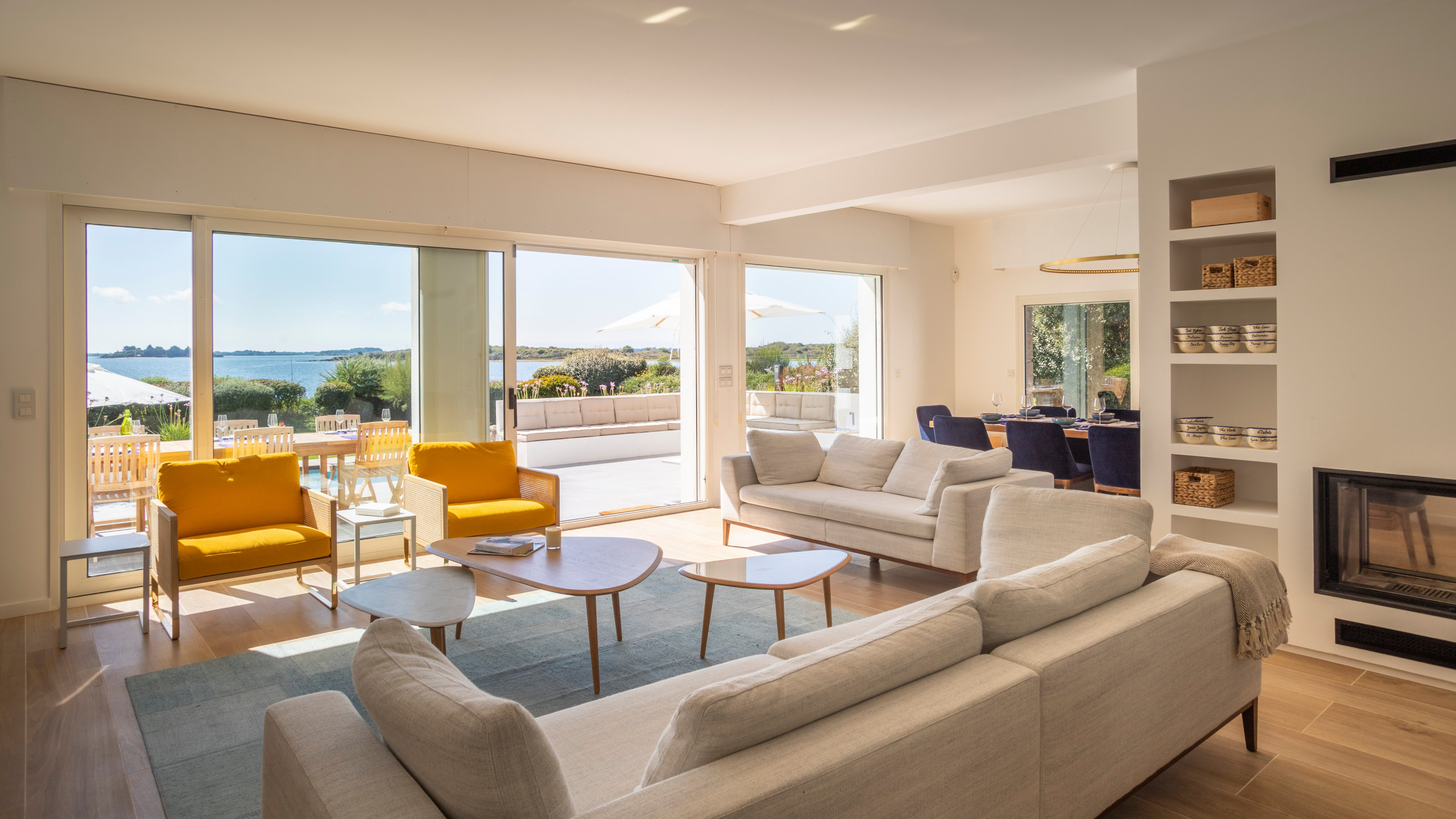 Séjour contemporain avec vue sur le Golfe du Morbihan
